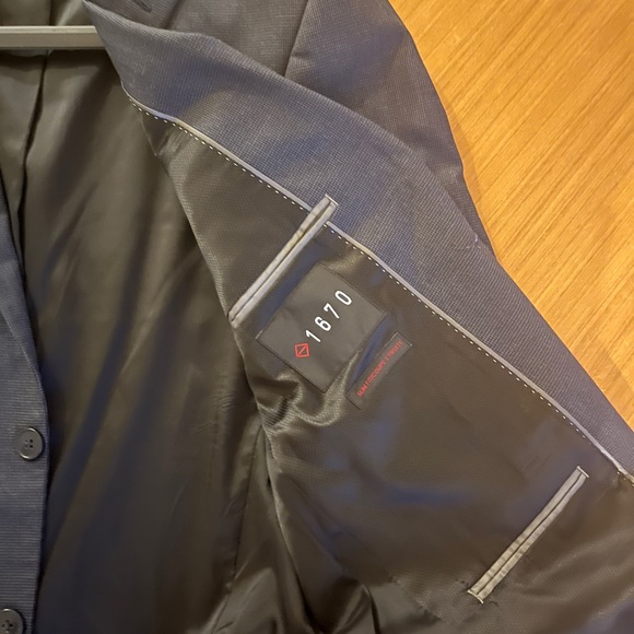 1670 suit jacket - Picture 2 of 3